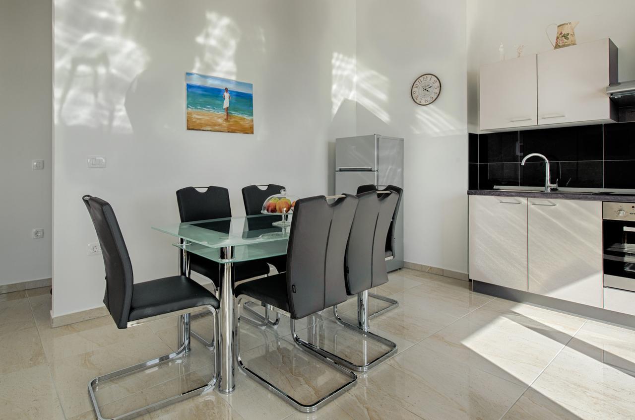 אומיס Cezar Luxury Apartment מראה חיצוני תמונה