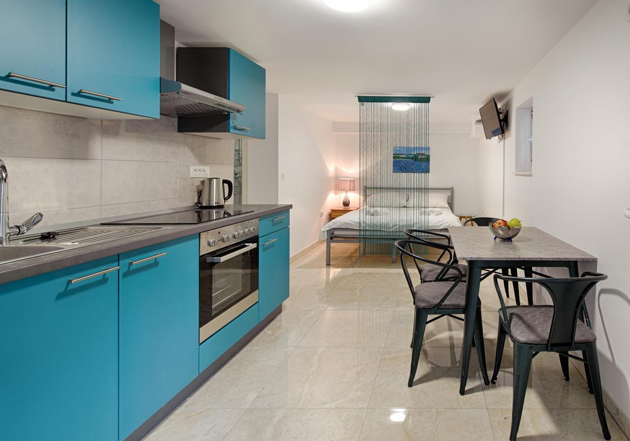 אומיס Cezar Luxury Apartment מראה חיצוני תמונה