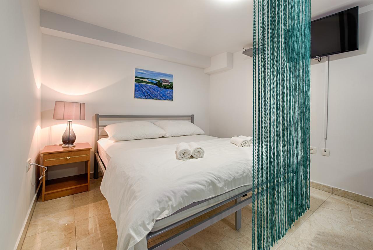 אומיס Cezar Luxury Apartment מראה חיצוני תמונה