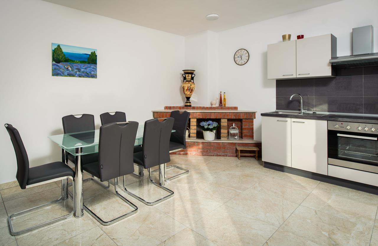 אומיס Cezar Luxury Apartment מראה חיצוני תמונה