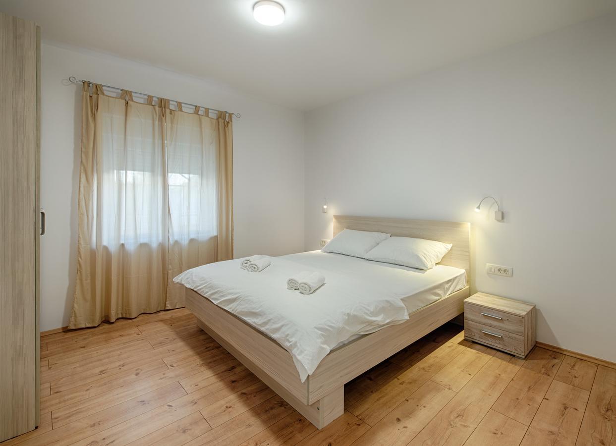 אומיס Cezar Luxury Apartment מראה חיצוני תמונה