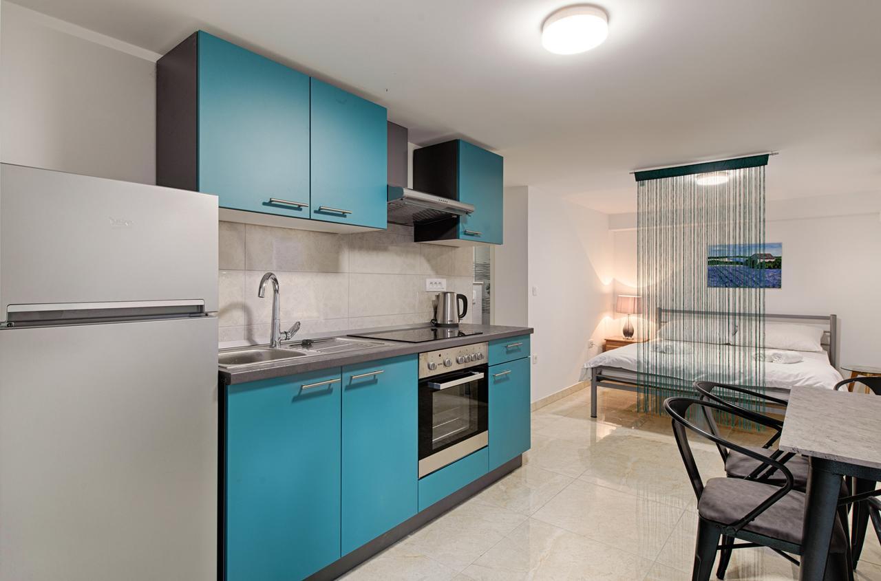 אומיס Cezar Luxury Apartment מראה חיצוני תמונה