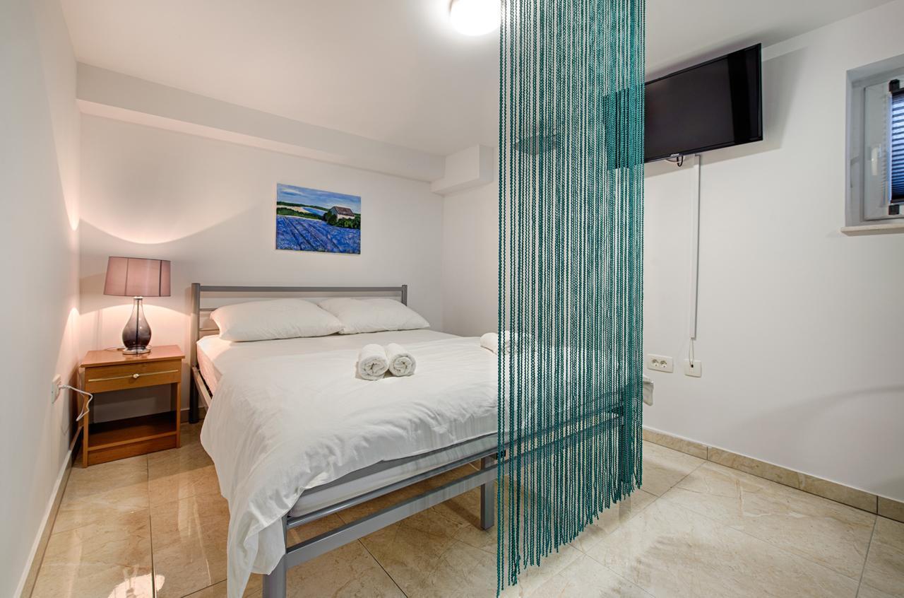 אומיס Cezar Luxury Apartment מראה חיצוני תמונה